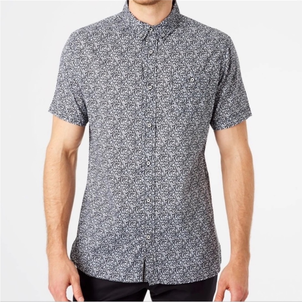 7 Diamonds Never Surrender Short Sleeve Button Down Shirt